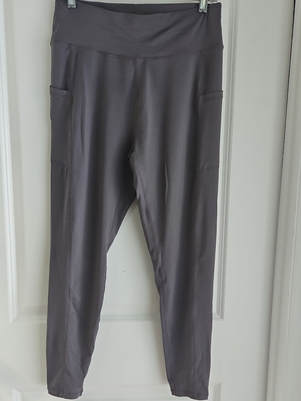 Women’s High-Rise Slate Gray Performance Leggings with Side Pockets